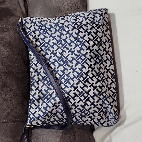 Tommy Hilfiger Purse - Picture 5 of 14